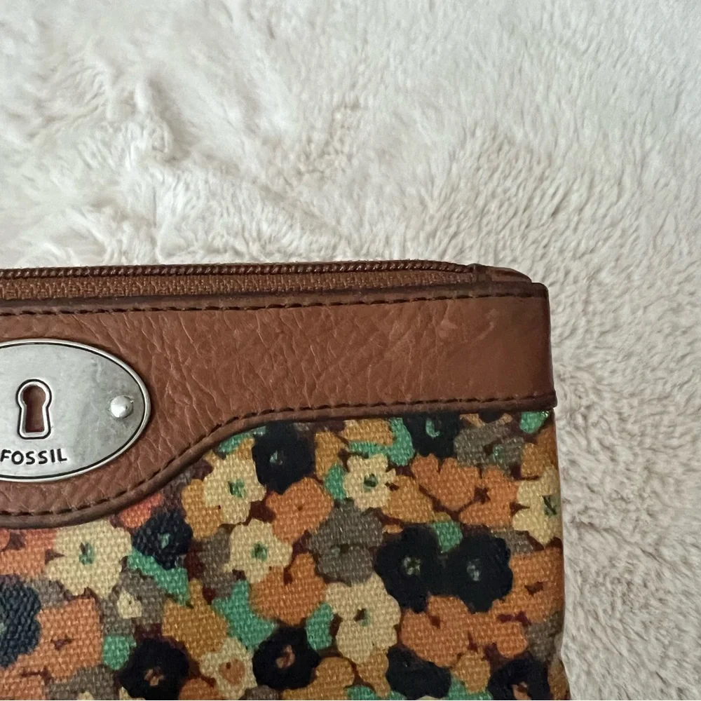 FOSSIL Key Per floral print and brown leather wristlet